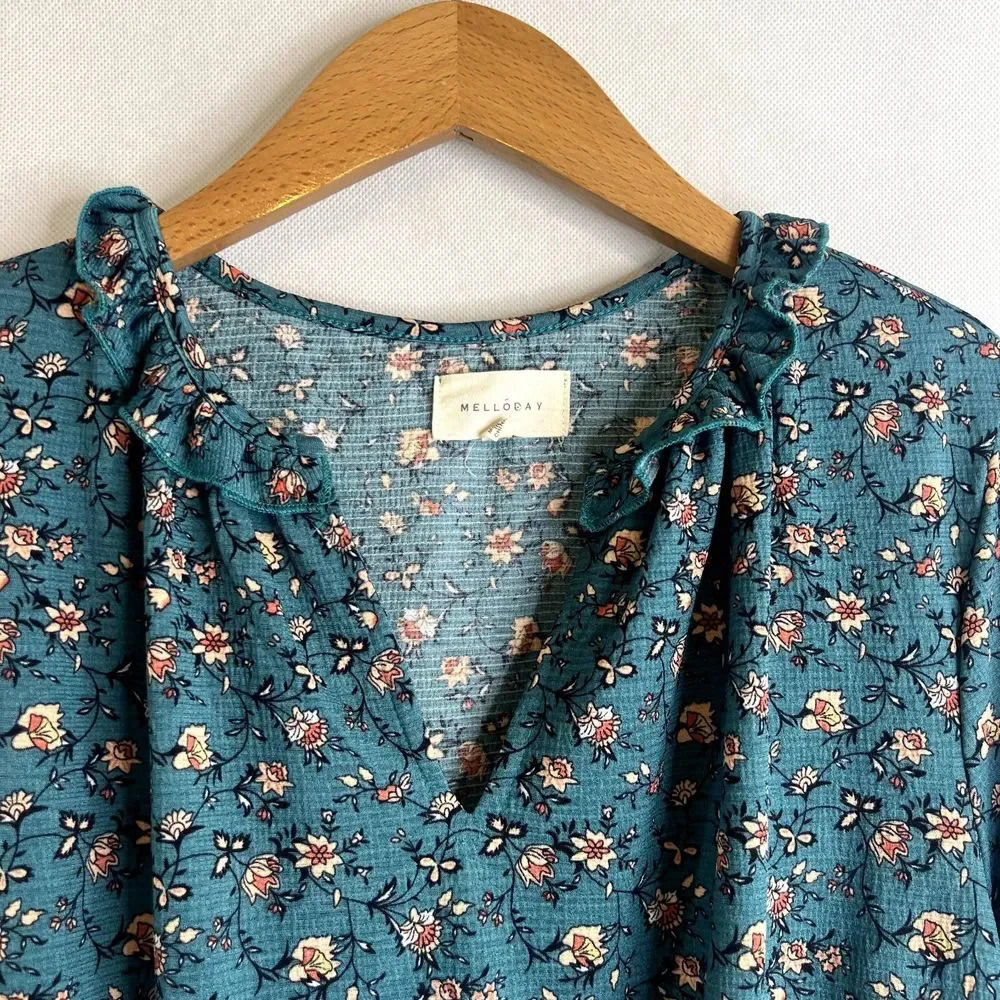 Melloday‎ Ruffle Vneck Long Sleeve Blouse Size Medium - Picture 3 of 9